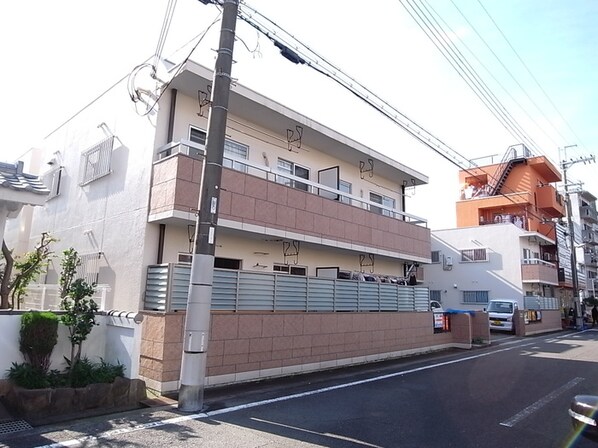 室田マンションの物件外観写真